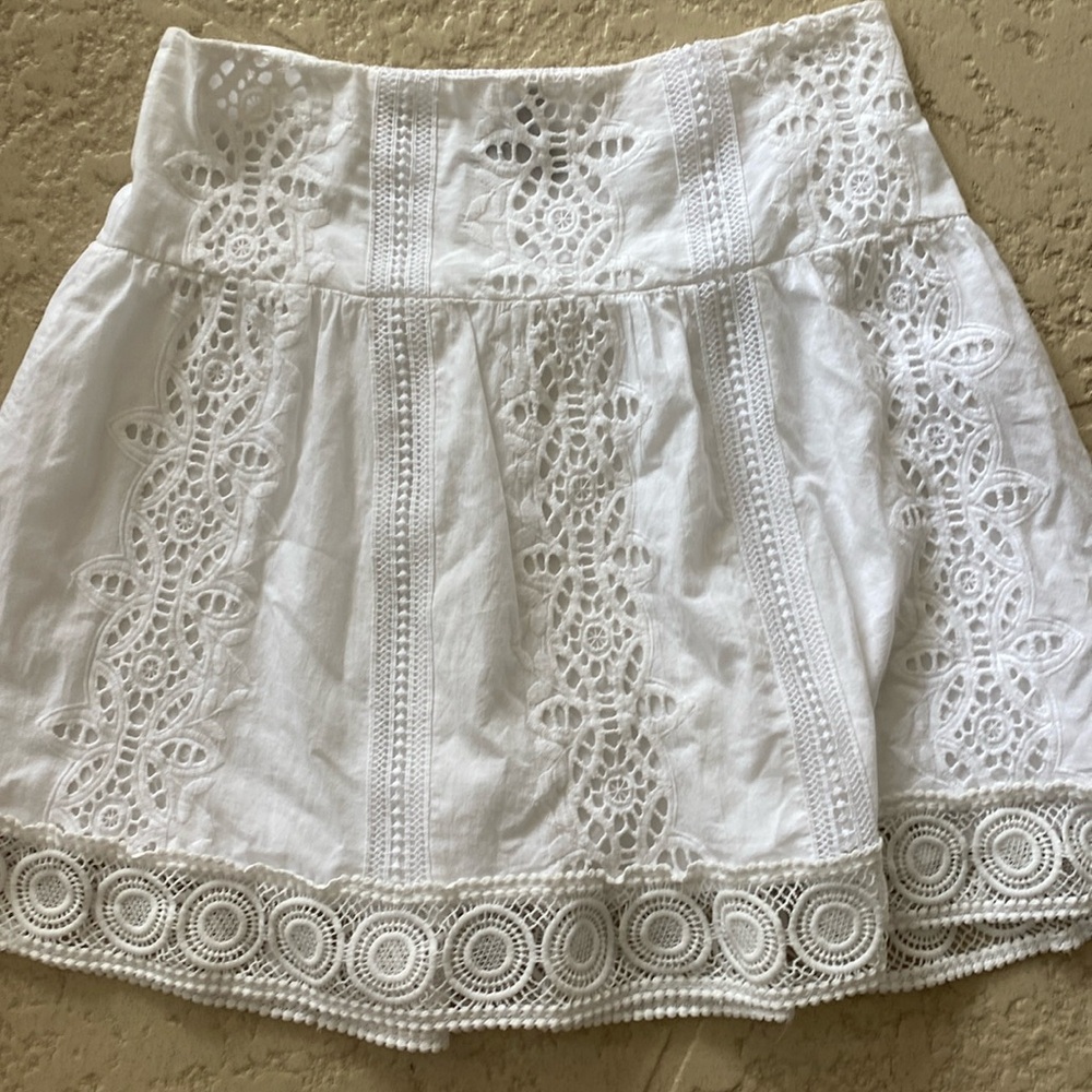 White House Black Market Embroidered lace Skirt size 8